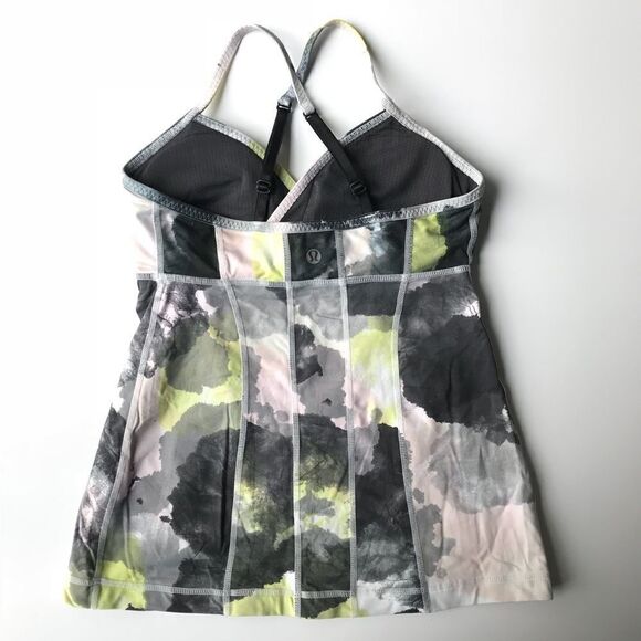 Lululemon Bundle of tanks Sz 4 - Picture 3 of 6